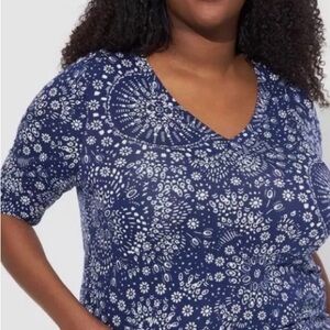 MAKE OFFER! Classic Beach Vibe! Navy and White V‑Neck Short Sleeve Tunic Top